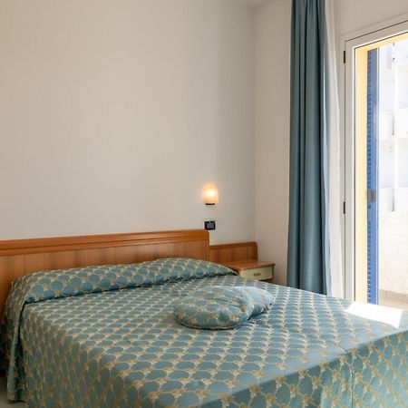 בלריה-איגאה מרינה Hotel Thea מראה חיצוני תמונה