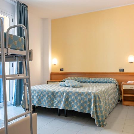 בלריה-איגאה מרינה Hotel Thea מראה חיצוני תמונה