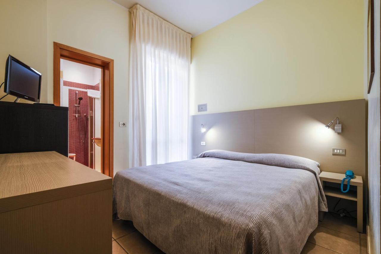 בלריה-איגאה מרינה Hotel Thea מראה חיצוני תמונה