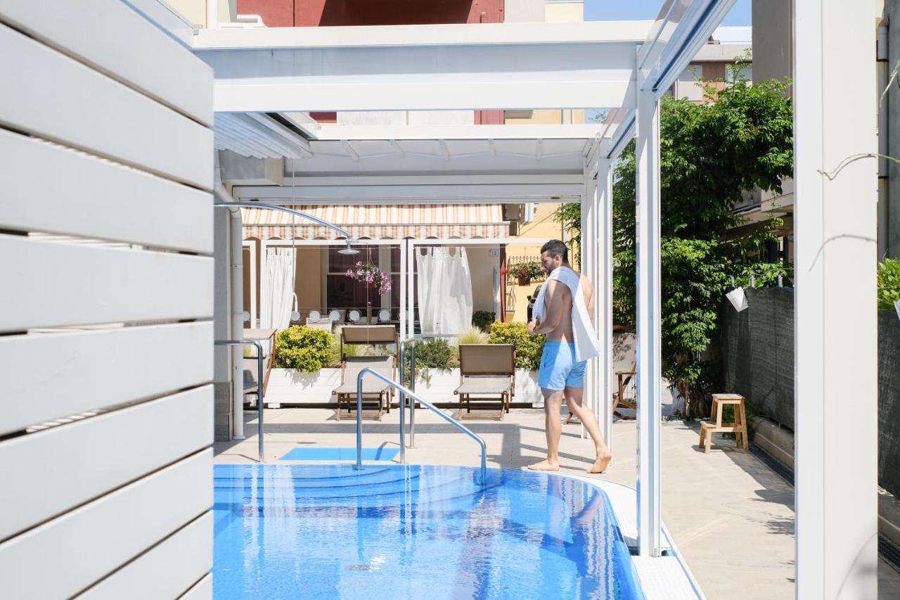 בלריה-איגאה מרינה Hotel Thea מראה חיצוני תמונה