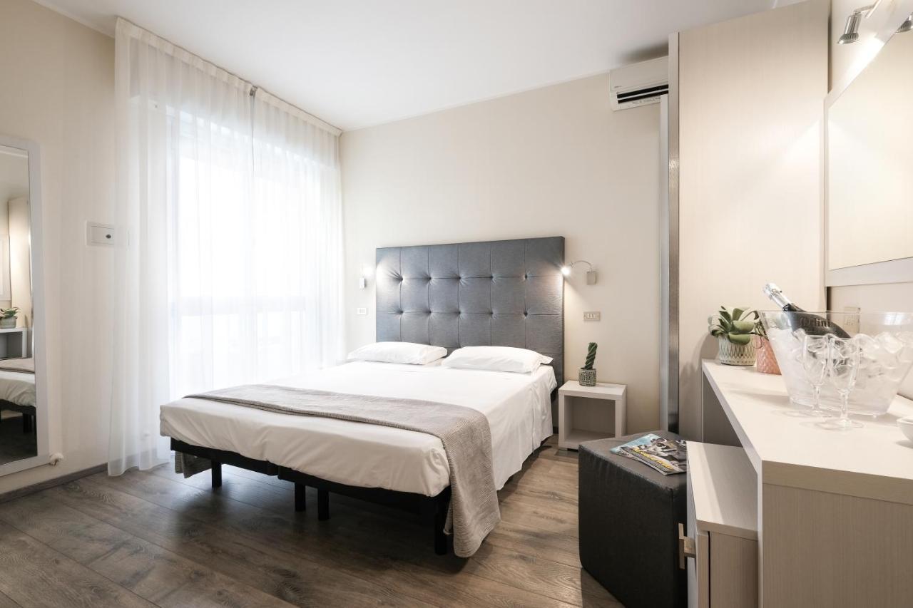 בלריה-איגאה מרינה Hotel Thea מראה חיצוני תמונה