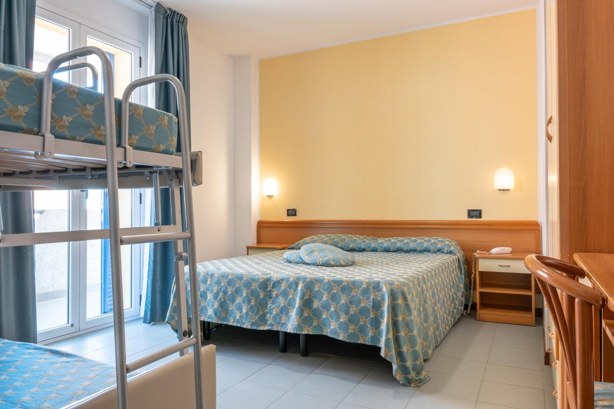 בלריה-איגאה מרינה Hotel Thea מראה חיצוני תמונה