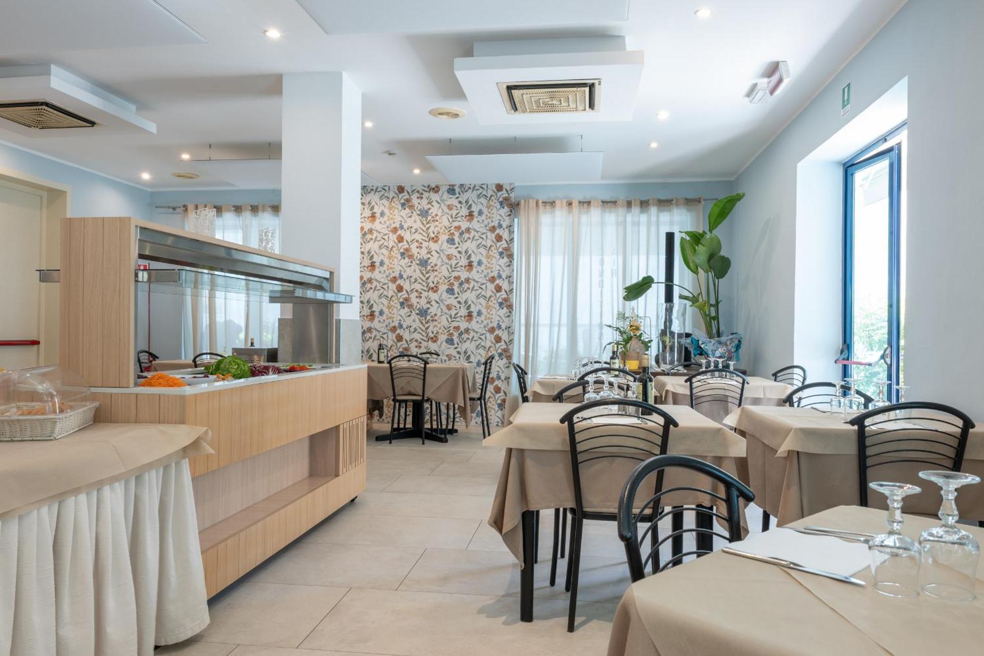בלריה-איגאה מרינה Hotel Thea מראה חיצוני תמונה