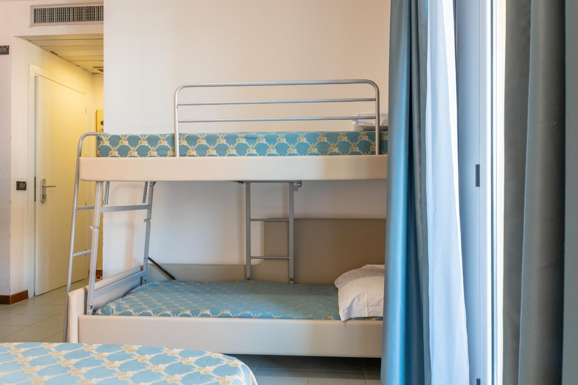 בלריה-איגאה מרינה Hotel Thea מראה חיצוני תמונה