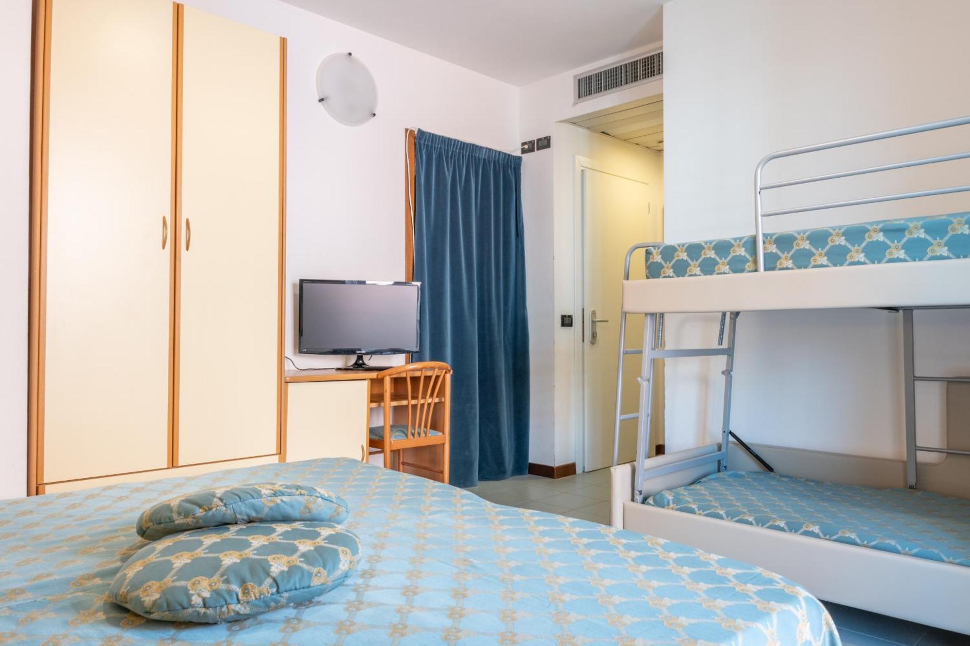 בלריה-איגאה מרינה Hotel Thea מראה חיצוני תמונה
