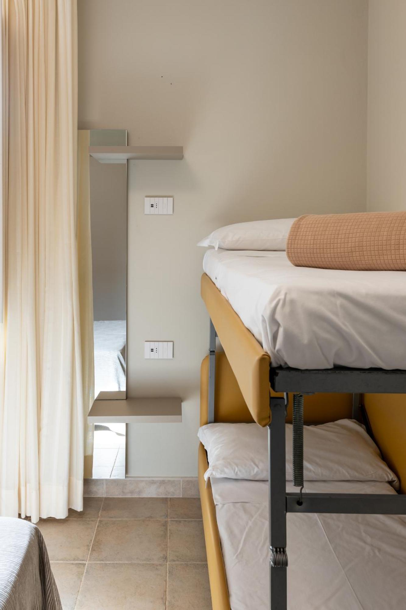 בלריה-איגאה מרינה Hotel Thea מראה חיצוני תמונה