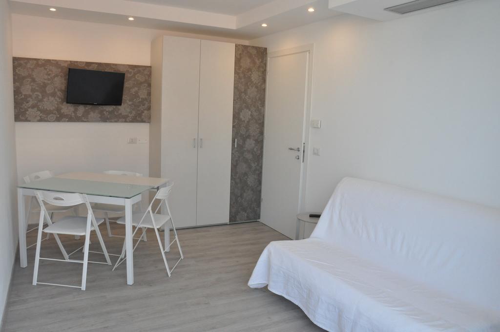 בלריה-איגאה מרינה Hotel Thea מראה חיצוני תמונה