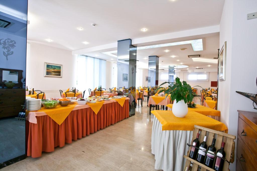 בלריה-איגאה מרינה Hotel Thea מראה חיצוני תמונה